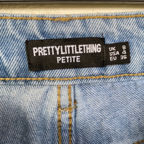 Pretty Little Thing Petite Knee Rip Light Blue Wash Long Leg Straight Je… - Picture 5 of 8